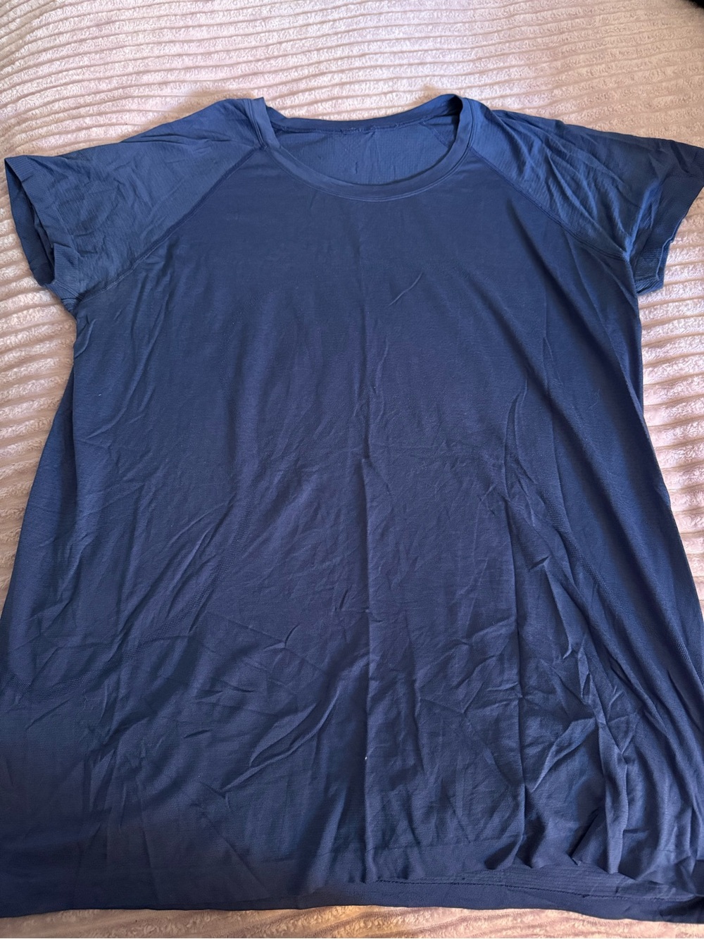 LULULEMON 🍋Women's Navy Swiftly tech Tshirt waist length